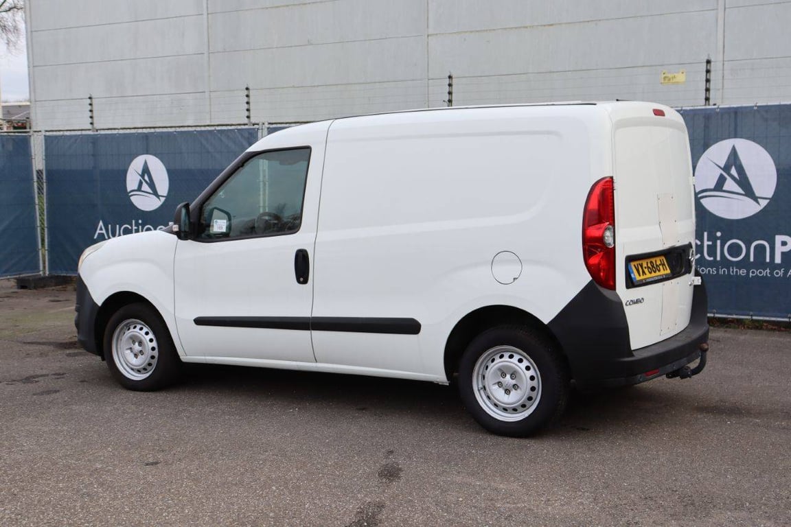 Opel Combo Diesel 2016 Van 2016 Opel Combo 2016 1 image 4