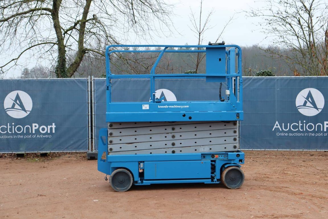 Scissor lift Genie GS-3246 Electric 11.8m 2002 2002 GS-3246 2002 1 Scissor Lifts image 2