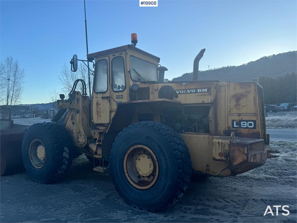 Volvo L90 Wheel Loader w/ Bucket 1987 19908 L90 Wheel Loader w/ Bucket 1987 1 Wheel Loaders image 5