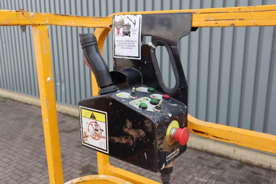 Haulotte Compact 10 Electric, 10m Working Height, 450kg Cap 2011 HAULOTTE - Compact 10 - 61668 Compact 10 Electric, 10m Wo...