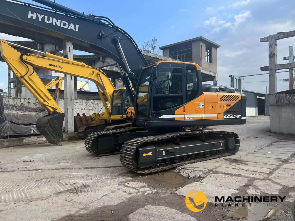 HYUNDAI R225LC-9T Used Crawler Excavator Original Good Condition GOOD PRICE R225LC-9T 2019 1 Crawler Excavators image 2