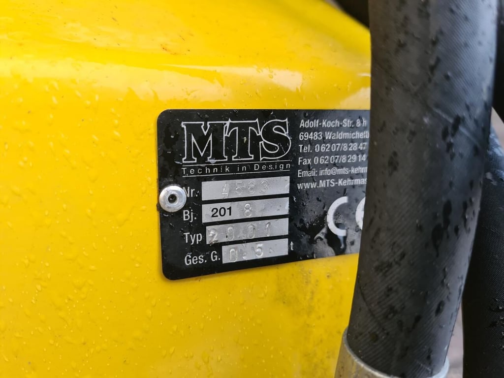 MTS bezem met lepel insteek 2018 9389 MTS bezem met lepel insteek 2018 1 image 8