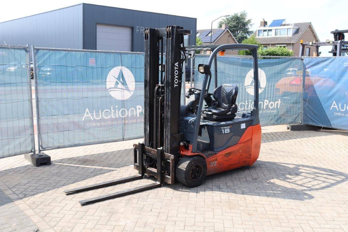 Forklift Toyota 8FBET18 Electric 1800kg 5m 2013 2013 8FBET18 2013 1 Forklift image 8