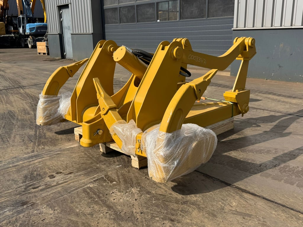 Caterpillar D6 New Gen Ripper with 1 Cylinder 2025 00033472 D6 New Gen Ripper with 1 Cylinder 2025 0 image 3
