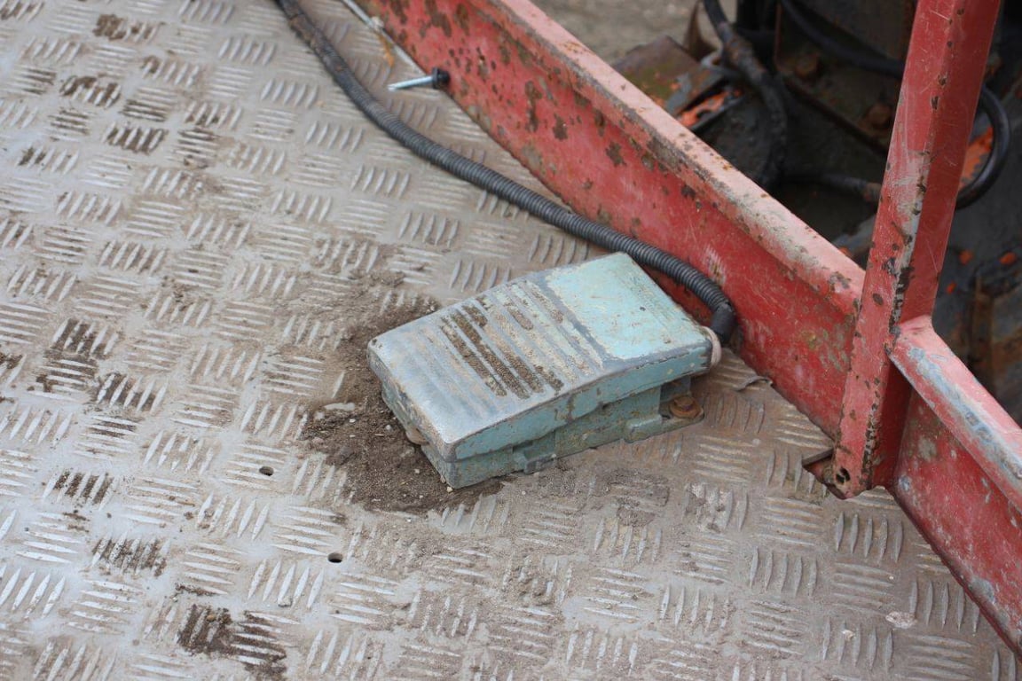 Hitachi HX99B Diesel 11.7m Telescopic Boom Lift HX99B 1 image 9