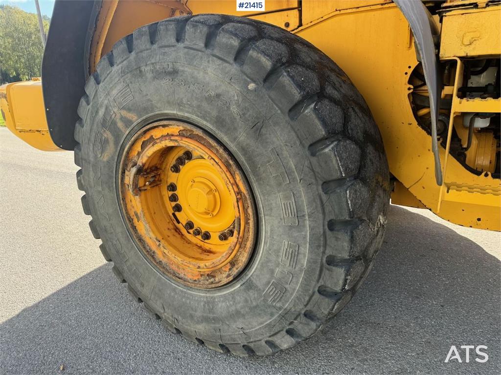 Volvo L110E Wheel Loader w/ Bucket WATCH VIDEO 2004 21415 L110E Wheel Loader w/ Bucket WATCH VIDEO 2004 1 Wheel Loaders im...