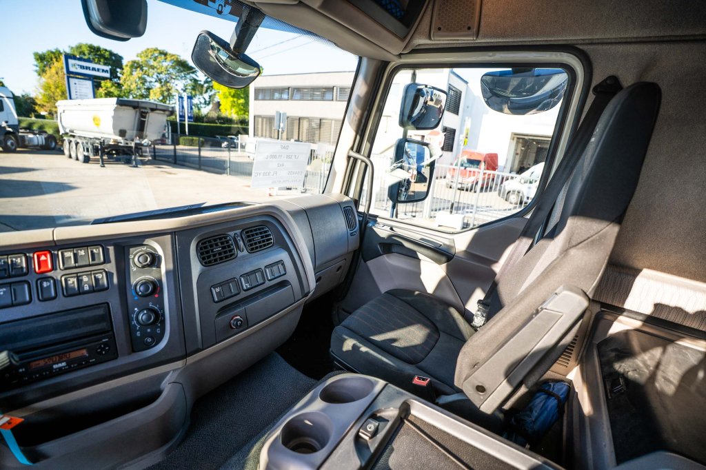 DAF LF 320+ETA 11.000 L/3 COMP. -LAIT/MILCH/MILK 2019 E64455 DAF LF 320+ETA 11.000 L/3 COMP. -LAIT/MILCH/MILK 2019 1 image 12