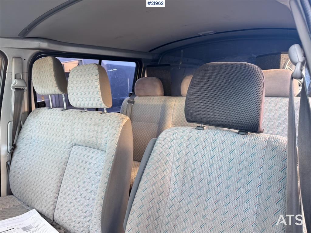 Toyota Hiace 4WD. Lots of rust. 6 seats! 2003 21962 Hiace 4WD. Lots of rust. 6 seats! 2003 1 Closed vans image 12