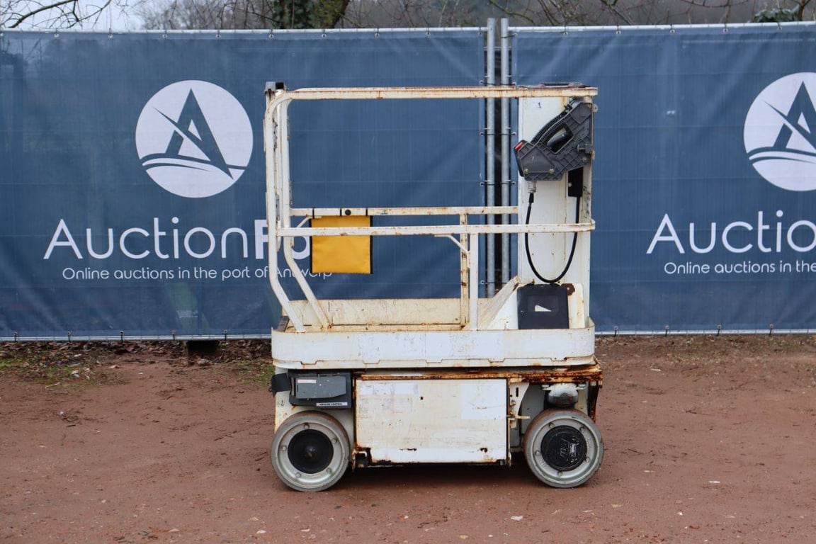 JLG 1230ES Electric Mast Lift 5.66m 1230ES 1 image 2
