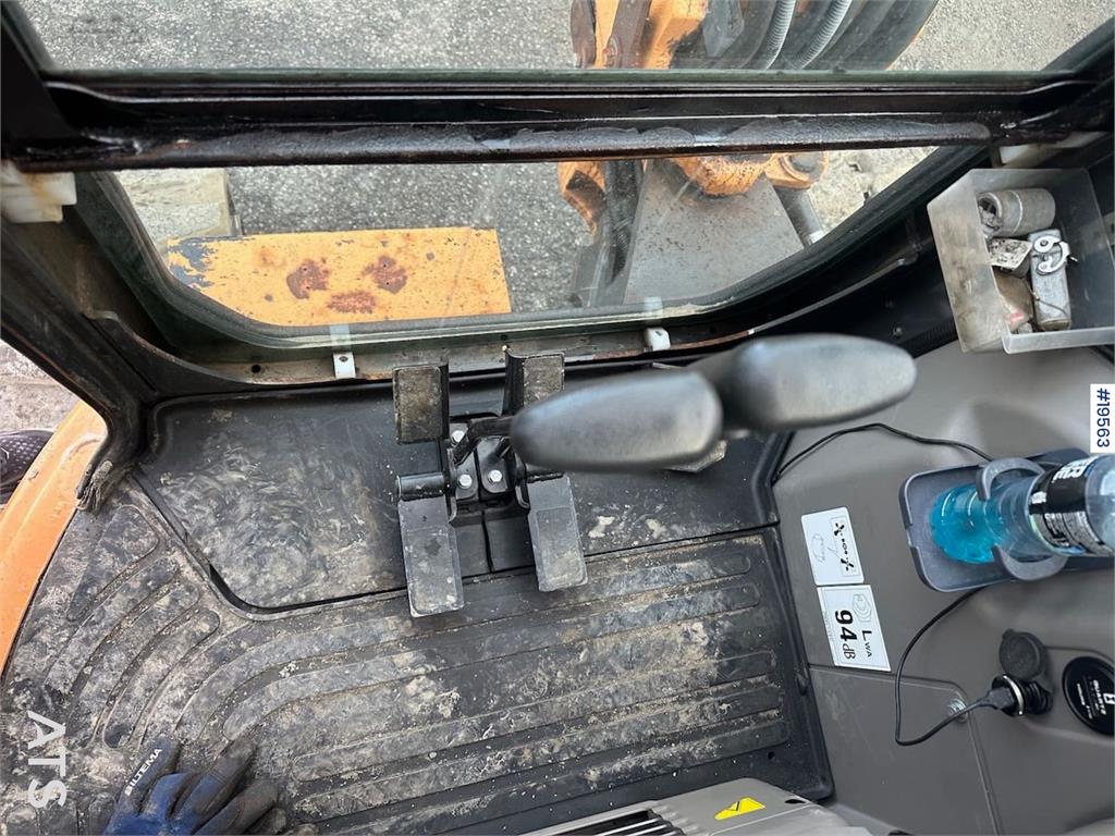 CASE CX50B excavator w/rototilt, hammer, grapple and 3 2014 19563 CX50B excavator w/rototilt, hammer, grapple and 3 2014 1...