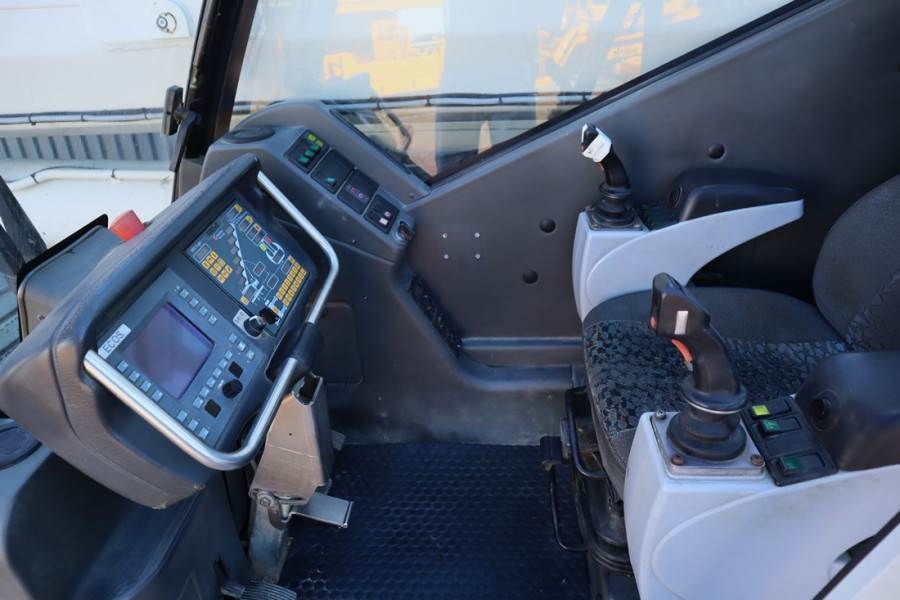 Grove GMK3055 Diesel, 6x6x6, 55t Capacity, 43m Main Boom 2008 GROVE - GMK3055 - 90401 GMK3055 Diesel, 6x6x6, 55t Capacity,...