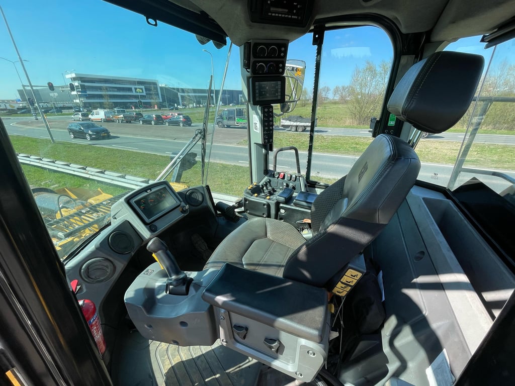 Caterpillar 972M XE - CE / new tires / new bucket edge 2021 00033216 972M XE - CE / new tires / new bucket edge 2021 1 ima...