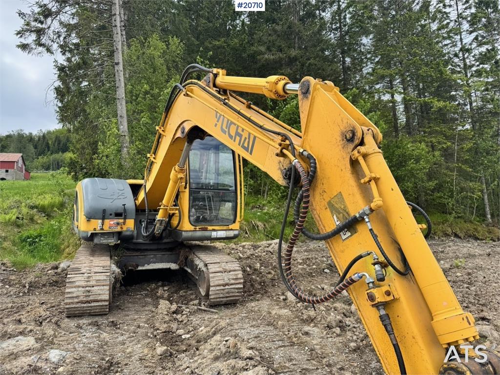 Yuchai YC85-8 Crawler excavator w/ Bucket. 3200 hours. 2008 20710 Yuchaï YC85-8 Crawler excavator w/ Bucket. 3200 hours. 2...