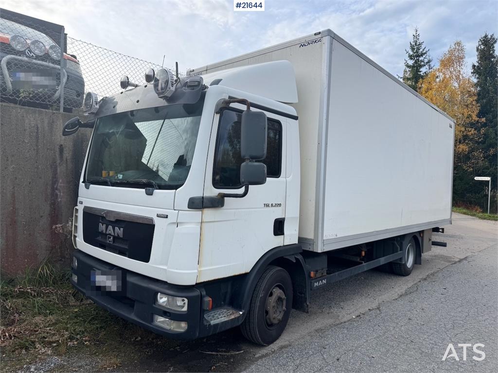 MAN TGL 8.220 4x2 Box Truck. 2011 21644 TGL 8.220 4x2 Box Truck. 2011 1 image 2