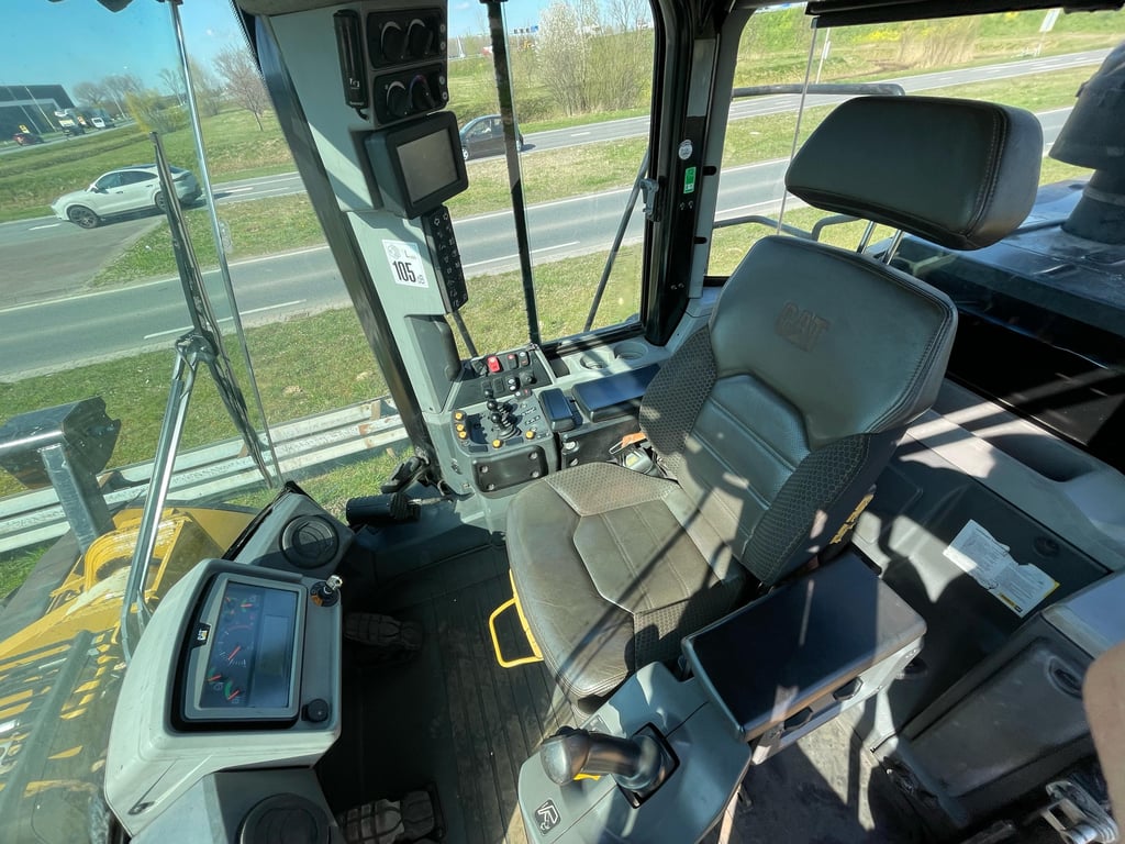 Caterpillar 972M XE - CE / new tires / new bucket edge 2021 00033216 972M XE - CE / new tires / new bucket edge 2021 1 ima...