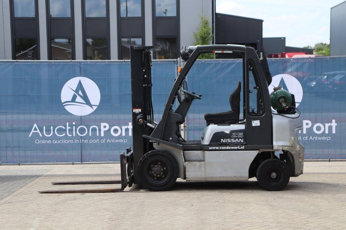 Forklift Nissan UD02A25PQ LPG 2500kg 4.75m 2005 2005 UD02A25PQ 2005 1 Forklift image 2