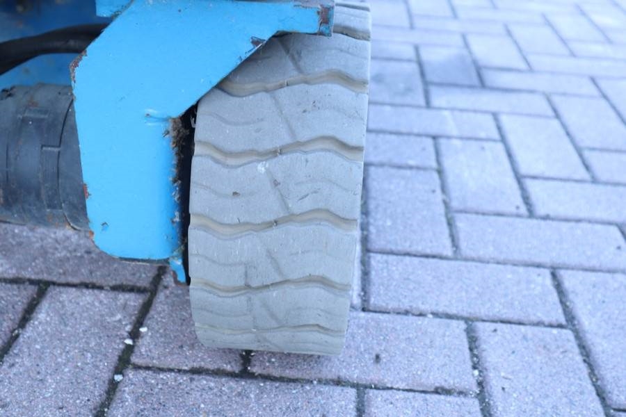 Genie GS1932 Electric, Working Height 7.8 m, 227kg Capac 2013 GENIE - GS1932 - 90015 GS1932 Electric, Working Height 7.8 m...