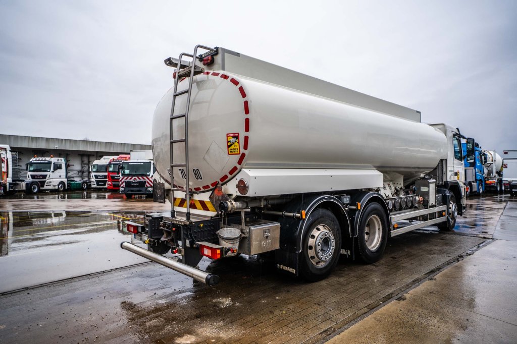 VOLVO FM 500 -6x2+ALU 19.000L+5COMP. 2009 E65216 FM 500 -6x2+ALU 19.000L+5COMP. 2009 1 image 4