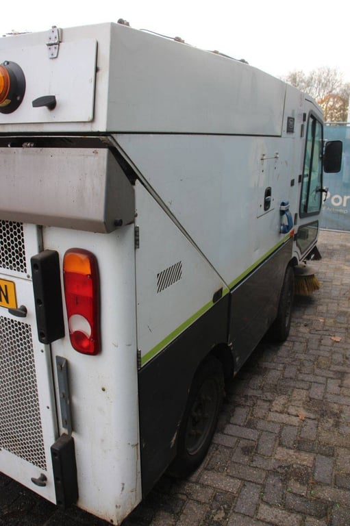 Tennant A60 Diesel Sweeper 2008 2008 A60 2008 1 image 5