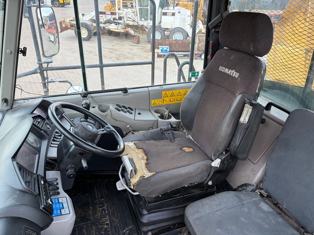Komatsu HM300-3 2015 00033755 HM300-3 2015 1 image 10