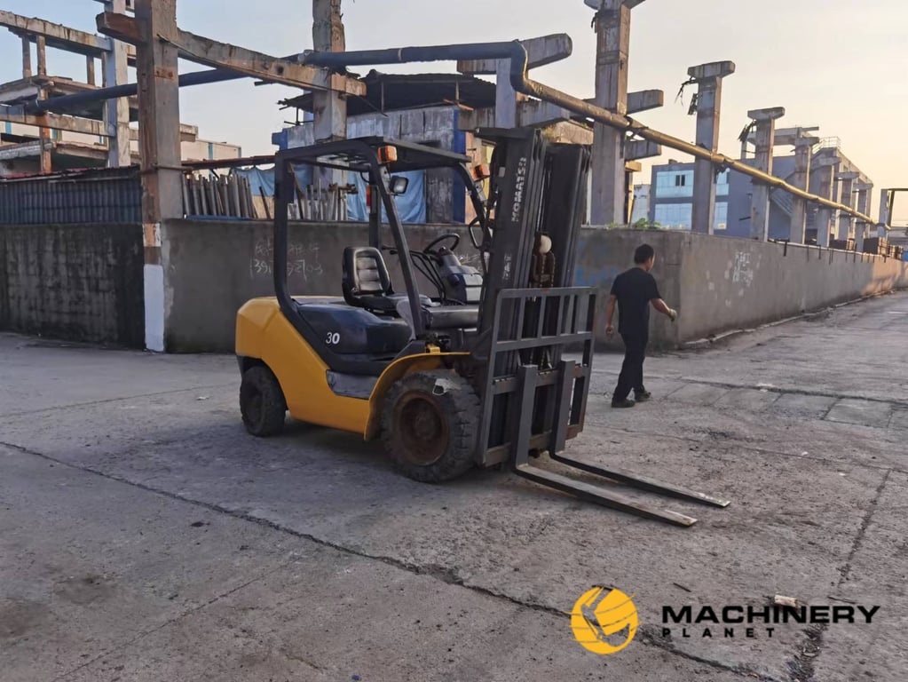KOMATSU FD30 Forklift 3 Tons Hot sale FD30 2019 1 Forklift image 2