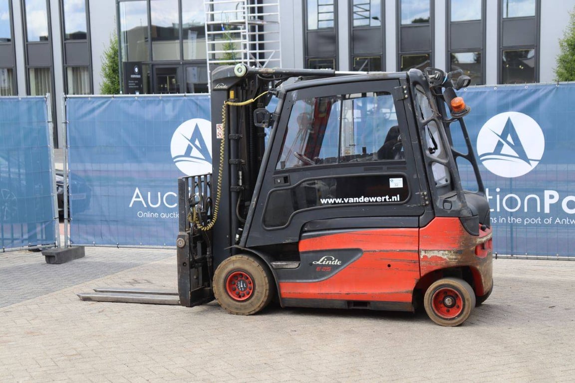 Forklift Linde E25 Electric 2500kg 4.2m 2016 2016 E25L-01 2016 1 Forklift image 3
