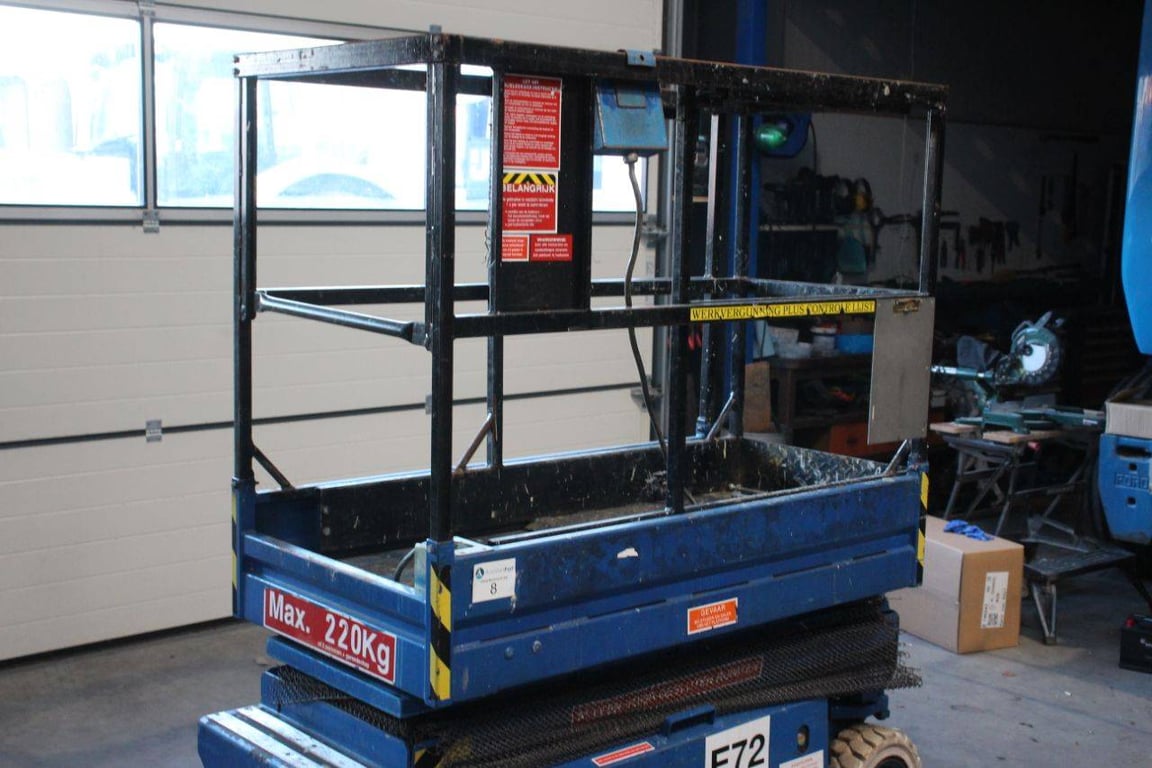 Scissor lift Holland Lift MINISTAR Z-45EL8 Electric 6.5m 2000 2000 Holland lift MINISTAR Z-45EL8 2000 1 Scissor Lifts imag...
