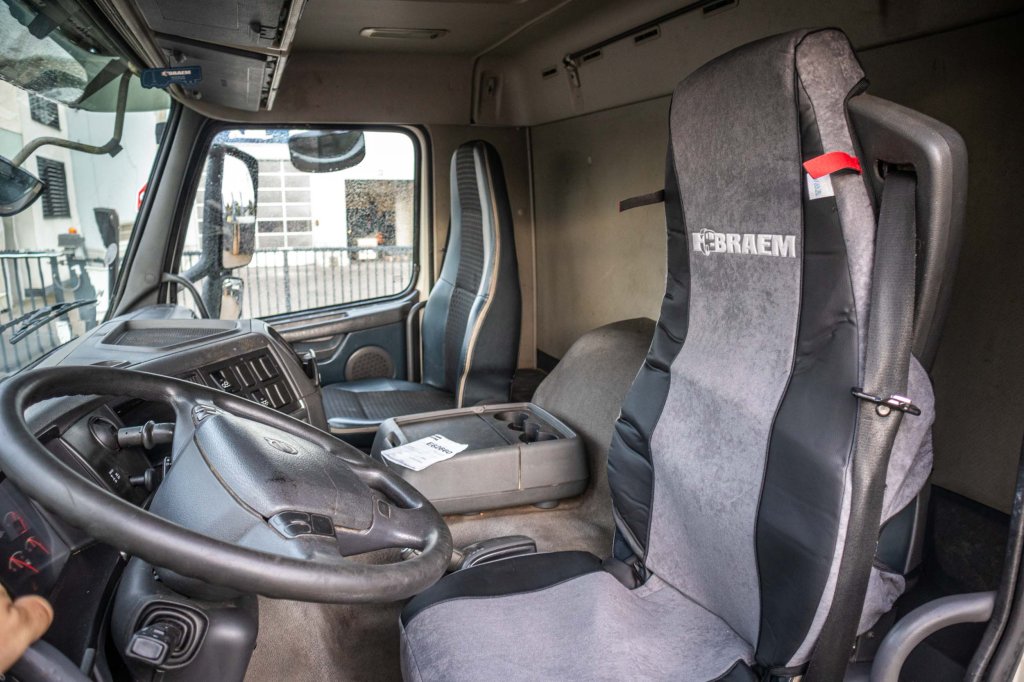 VOLVO FM 330-6x2-E5+10 pneus/tires+intarder 2010 E62660 FM 330-6x2-E5+10 pneus/tires+intarder 2010 1 image 9