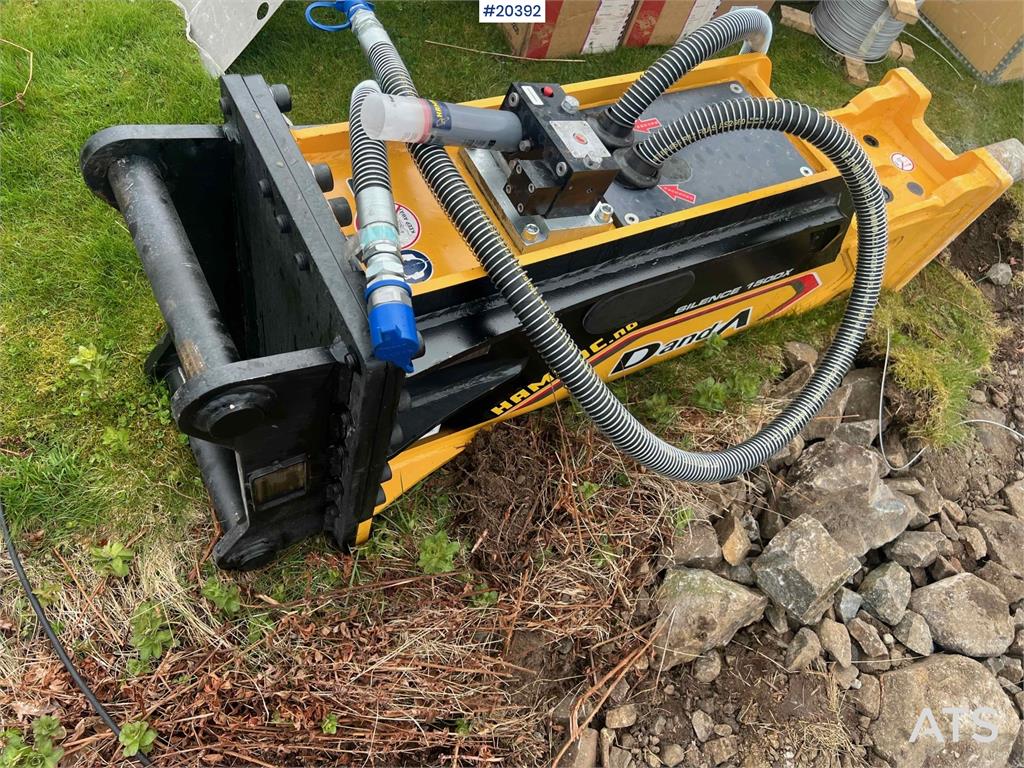 Danda D&A150DX spike hammer (1231 kg) w/ s60 attac 2022 20392 Danda D&A150DX spike hammer (1231 kg) w/ s60 attac 2022 1 im...