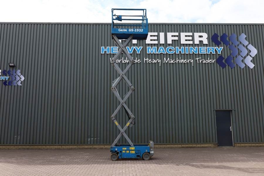 Genie GS1932 Electric, Working Height 7.8 m, 227kg Capac 2013 GENIE - GS1932 - 90011 GS1932 Electric, Working Height 7.8 m...