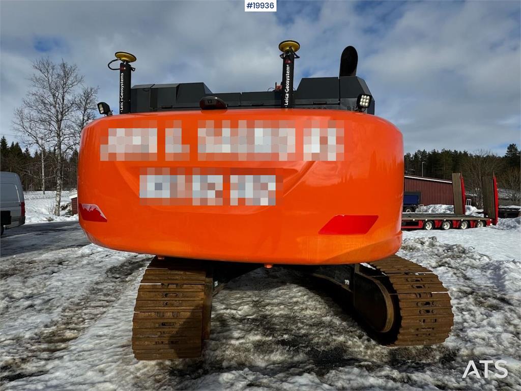 Hitachi ZX300LC-6 Tracked excavator w/ 2 buckets, tilt and 2016 19936 ZX300LC-6 Tracked excavator w/ 2 buckets, tilt and 2...