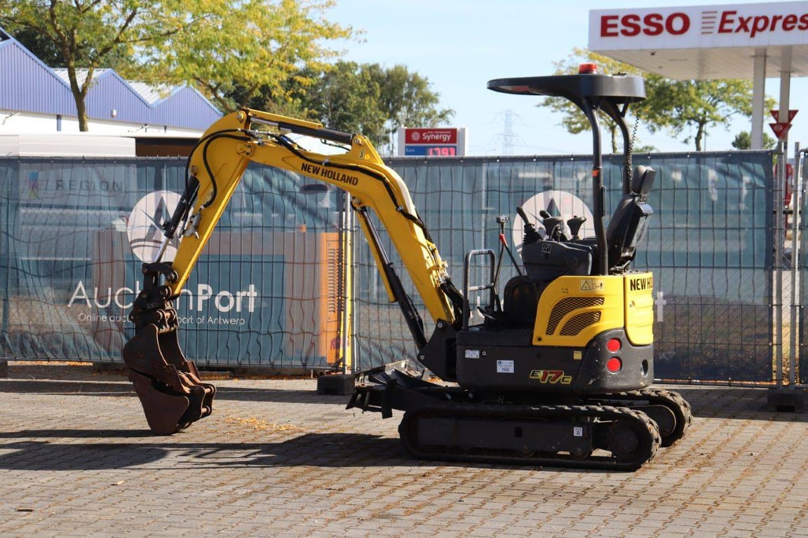 Mini excavator New Holland E17C Diesel 2021 2021 E17C 2021 1 image 3