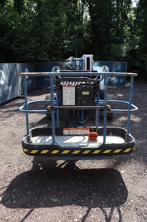 Articulating boom lift Niftylift HR21D 4x4 Diesel 20.8m 2010 2010 Niftylift HR21D 4x4 2010 1 image 8