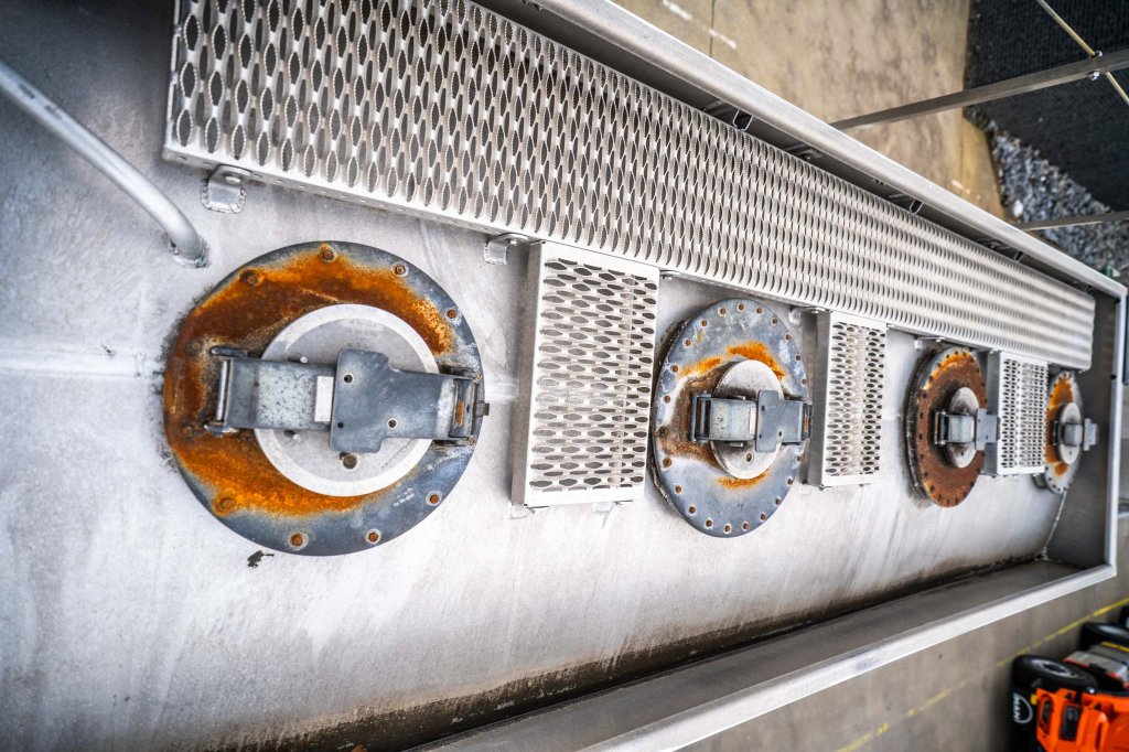 DAF CF 75 360 +ALU MAGYAR 13.500L /4COMP + INTARDER 2012 E65096 DAF 75 360 +ALU MAGYAR 13.500L /4COMP + INTARDER 2012 1 im...