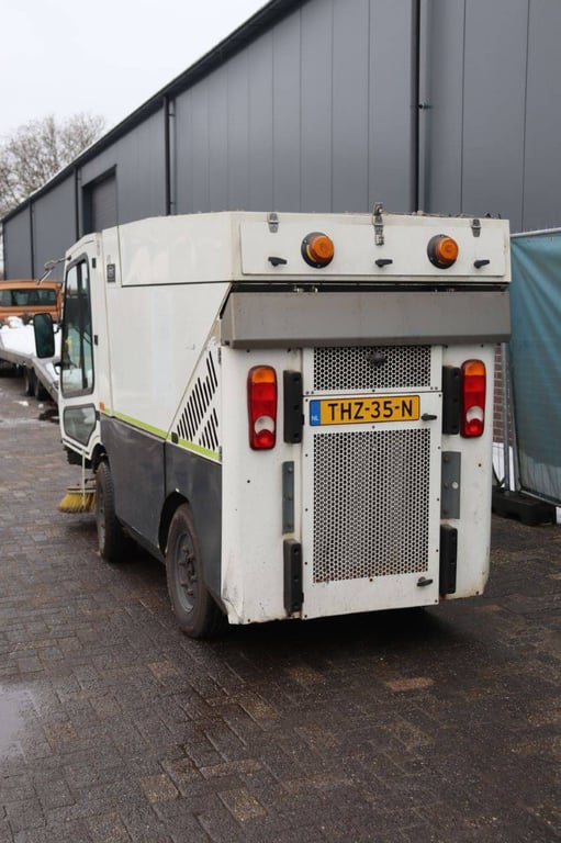 Tennant A60 Diesel Sweeper 2006 2008 A60 2008 1 image 4