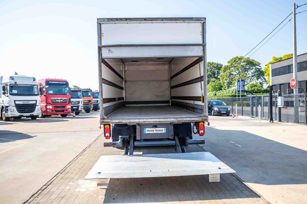 RENAULT MIDLUM 280DXI+POUSSIN/CHICKEN/KUIKEN/KÛKEN 2008 E62062 Renault MIDLUM 280DXI+POUSSIN/CHICKEN/KUIKEN/KÛKEN 2008 1 i...