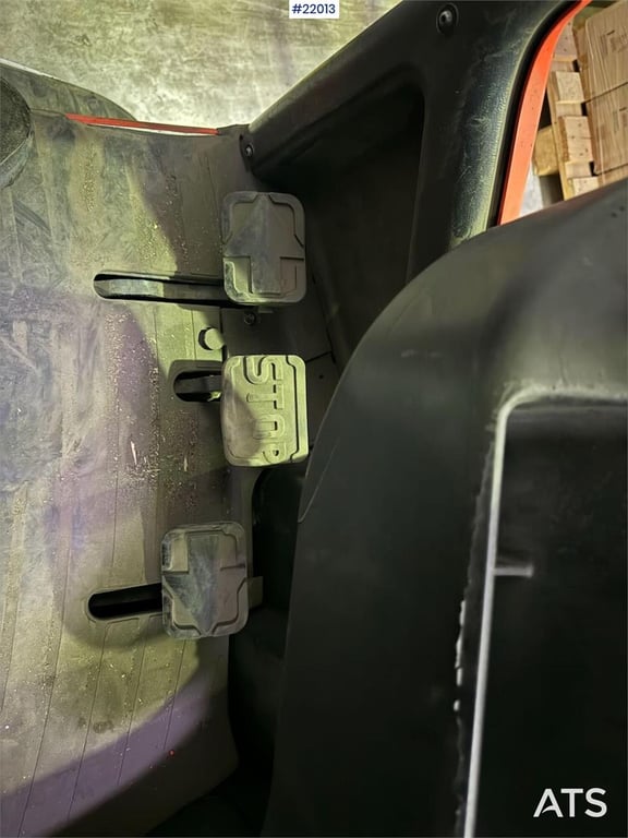 Linde R14X-03 Reach Truck 2015 22013 R14X-03 Reach Truck 2015 1 Forklift image 11