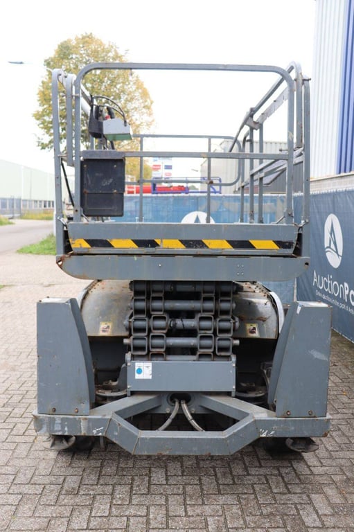 Scissor lift Haulotte Compact 12DX Petrol 8.0m 2017 2017 Compact 12DX 2017 1 Scissor Lifts image 5