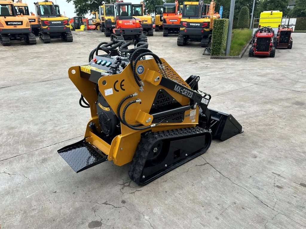 Skid Steer Loader AGT MX-CRT23 Petrol 2025 with Pelican Bucket GIYI X-PG44C New 2025 AGT Industrial MX-CRT23 2025 0 image 4