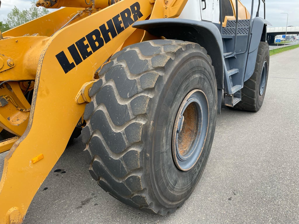 Liebherr L580 2015 70001770 L580 2015 1 image 9