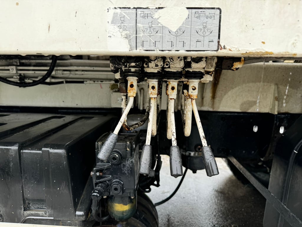 Heavy machinery product image - Image 14 of 15