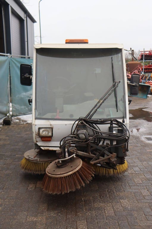 Tennant A60 Diesel Sweeper 2006 2008 A60 2008 1 image 8
