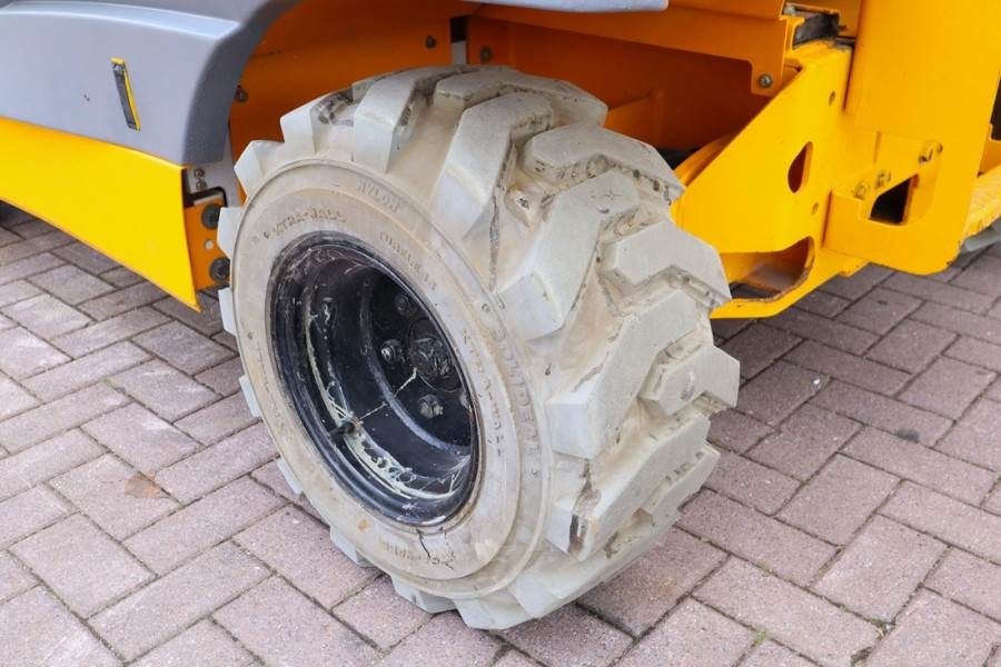 Haulotte Compact 12RTE Electric, 12m Working Height, 450kg 2011 HAULOTTE - Compact 12RTE - 63600 Compact 12RTE Electric, 1...