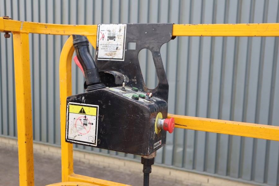 Haulotte Compact 12 Electric, 12m Working Height, 300kg Cap 2011 HAULOTTE - Compact 12 - 63260 Compact 12 Electric, 12m Wo...