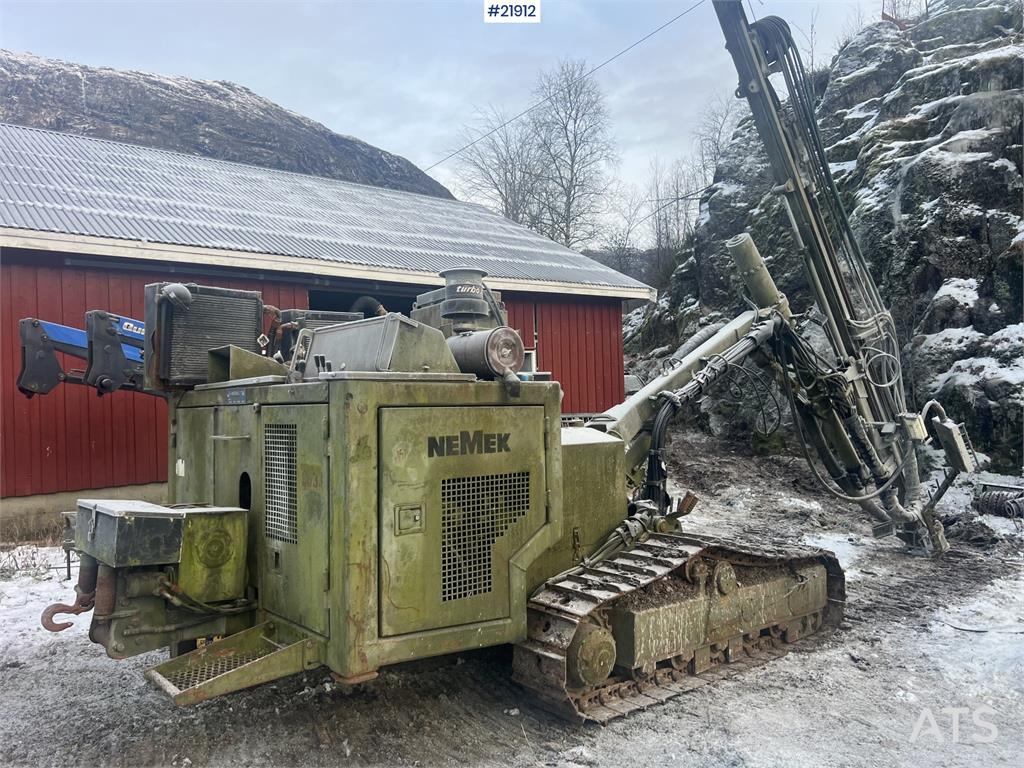 Nemek 503 TXI drilling rig w/ low hours for age 1996 21912 Nemek 503 TXI drilling rig w/ low hours for age 1996 1 image 14