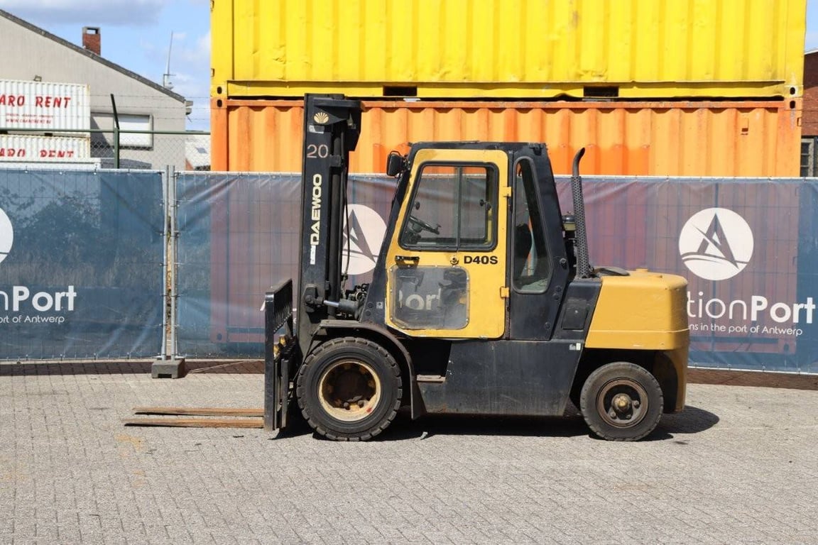 Forklift Daewoo D40S-2 Diesel 4000kg 2002 2002 D40S-2 2002 1 Forklift image 2