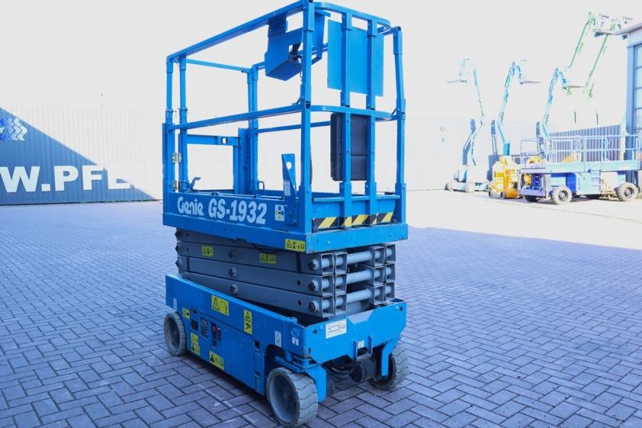 Genie GS1932 Electric, Working Height 7.8 m, 227kg Capac 2013 GENIE - GS1932 - 90015 GS1932 Electric, Working Height 7.8 m...