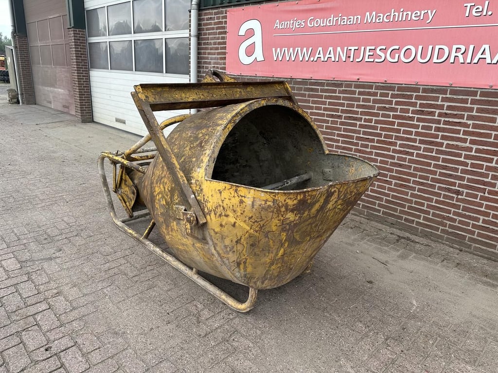 Beton kubel - Gebruikt 11733 Beton kubel - Gebruikt 1 image 2