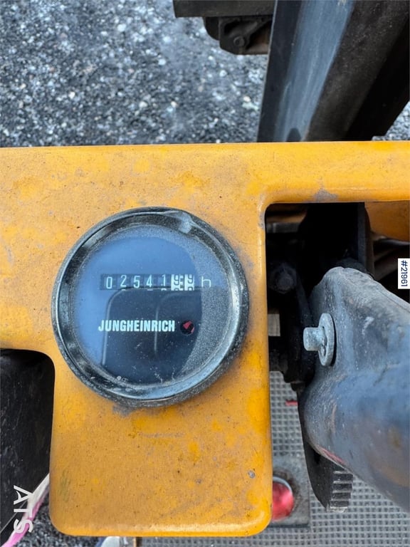Jungheinrich EFG D1.0 Electric Forklift w/ Charger 1988 21961 EFG D1.0 Electric Forklift w/ Charger 1988 1 Forklift image 15