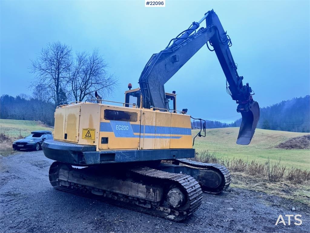 Volvo EC200 crawler excavator with rototilt and narrow b 1998 22096 EC200 crawler excavator with rototilt and narrow b 199...